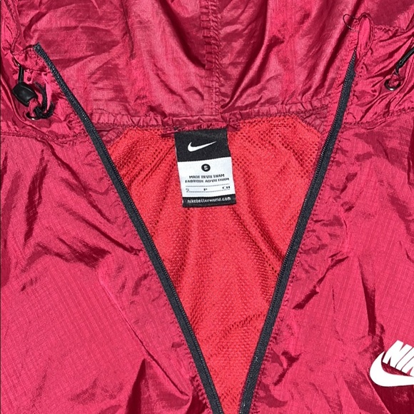Red Nike wind breaker jacket - Picture 4 of 6